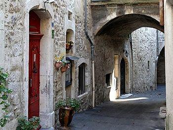 Hotel Logis Le Prieure 2*