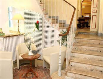 Hotel Logis Le Prieure 2*