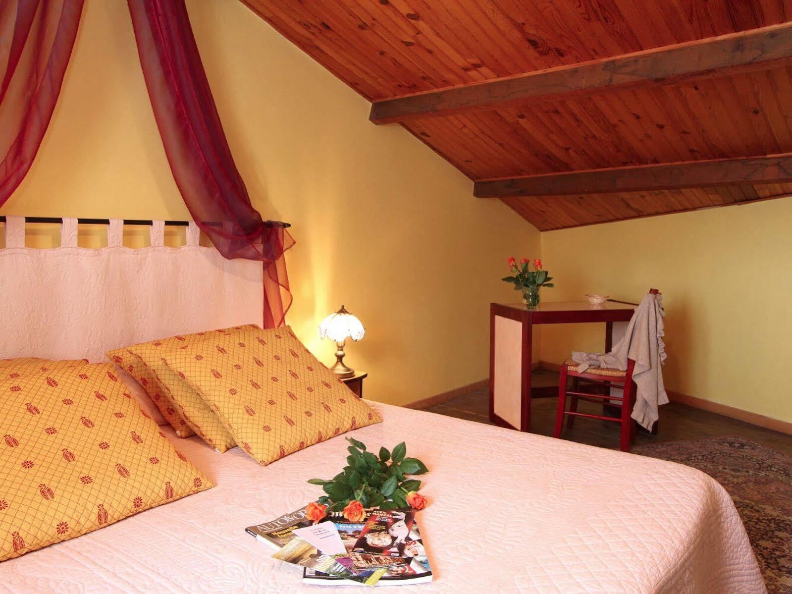 Logis Le Prieure Hotel 2*