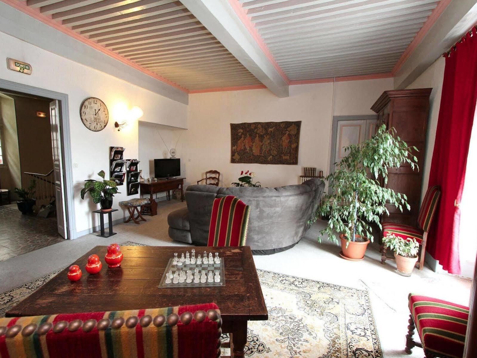Logis Le Prieure Hotel