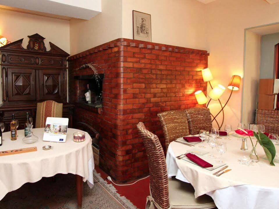 Logis Le Prieure Hotel 2*
